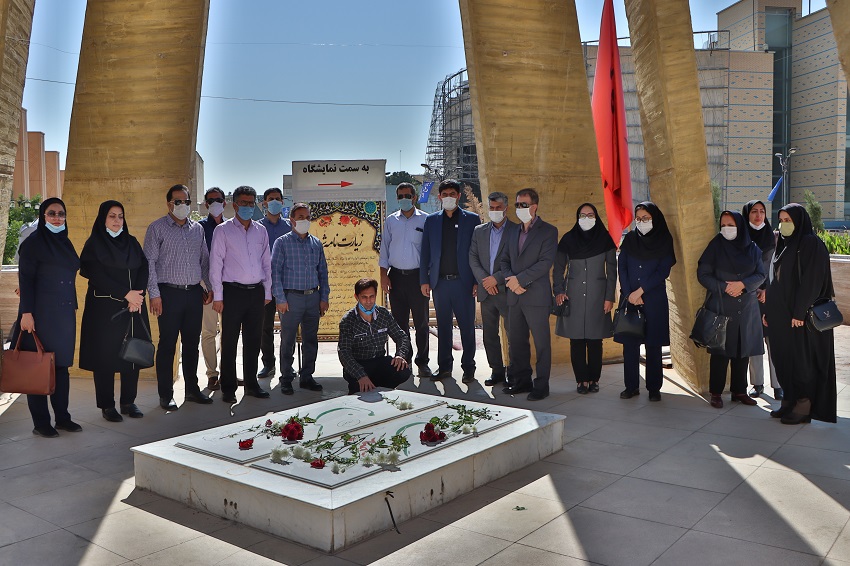 بازدید کارکنان اداره کل نوسازی، توسعه و تجهیز مدارس فارس از نمایشگاه و موزه دفاع مقدس